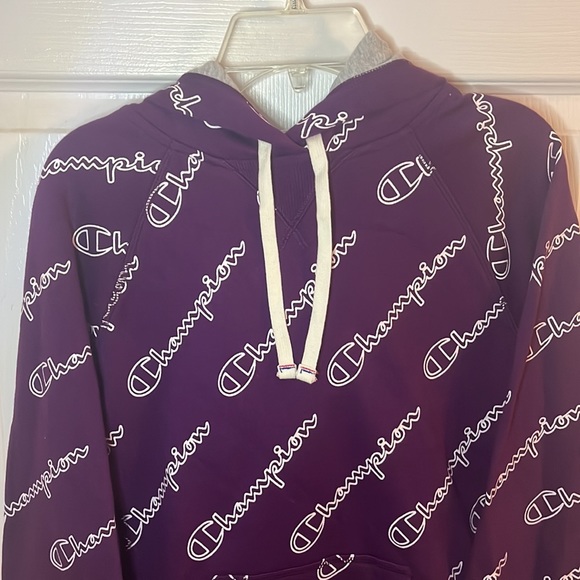 Champion Sweatshirt - Picture 1 of 9